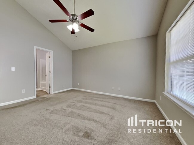 Building Photo - 819 Chablis Dr
