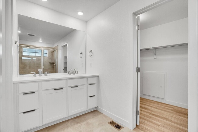 Building Photo - $3,650.00 - 4 Beds 3 Baths Single Family H...