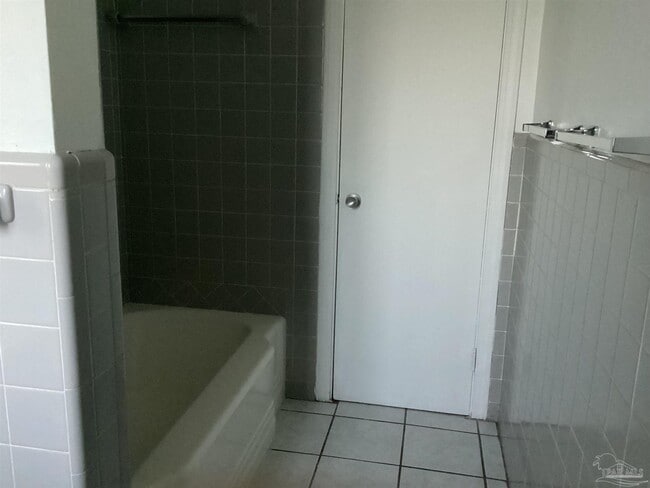 Building Photo - 1600 E Texar Dr