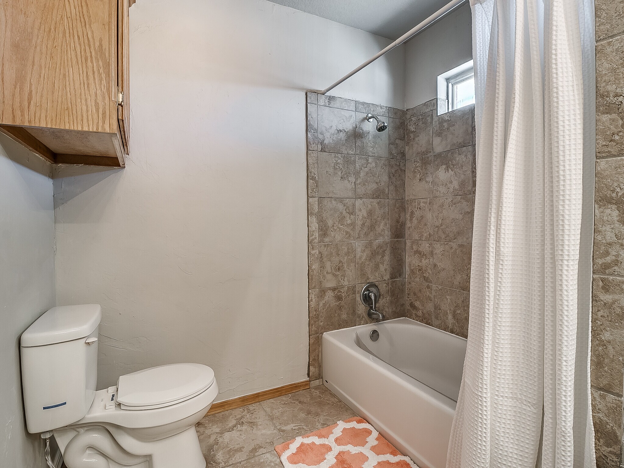 Master bathroom with updated tile - 1821 Overland Trail