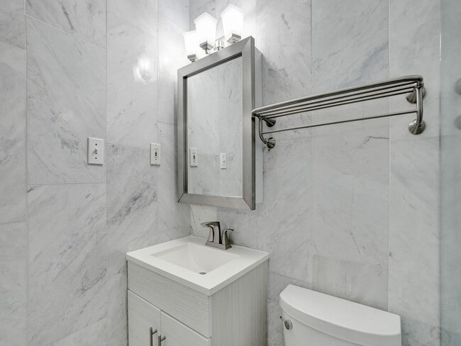 Building Photo - Gorgeous New 3 bedroom 2  bath - one Story home in Oakland Park