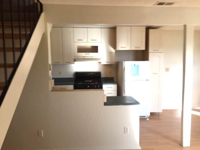Building Photo - Epic REA: Cozy 2BR Near UC Davis w/ Garage...