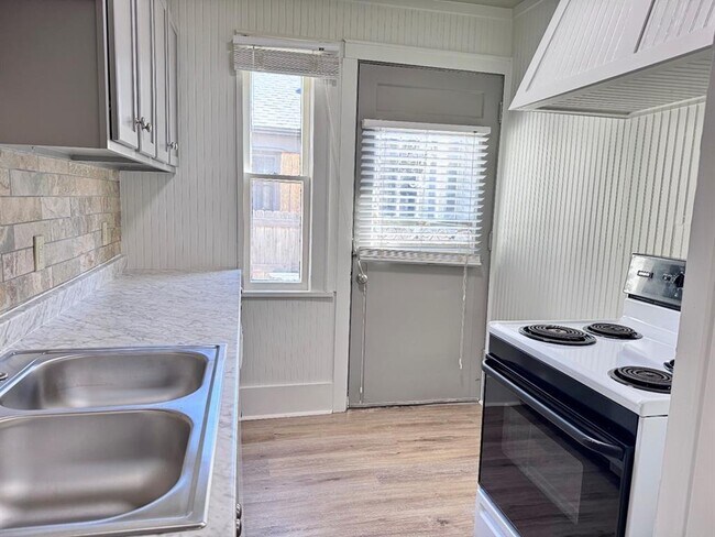 Building Photo - 2521 NW 12th St