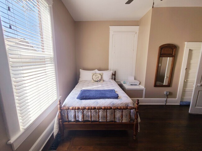 Building Photo - Furnished Lower Town Cottage in Lower Town...