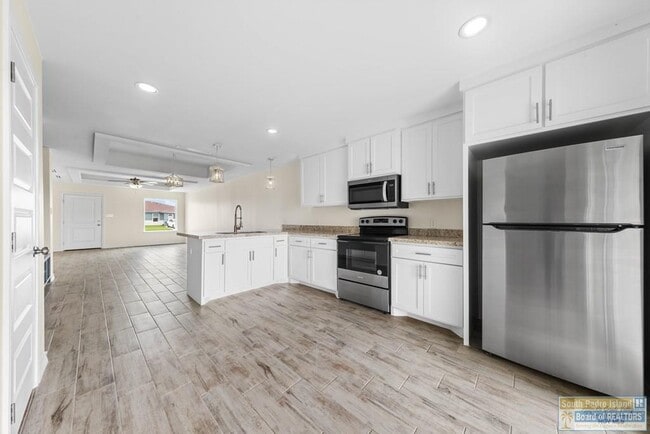 Building Photo - 690 Seminole Ln