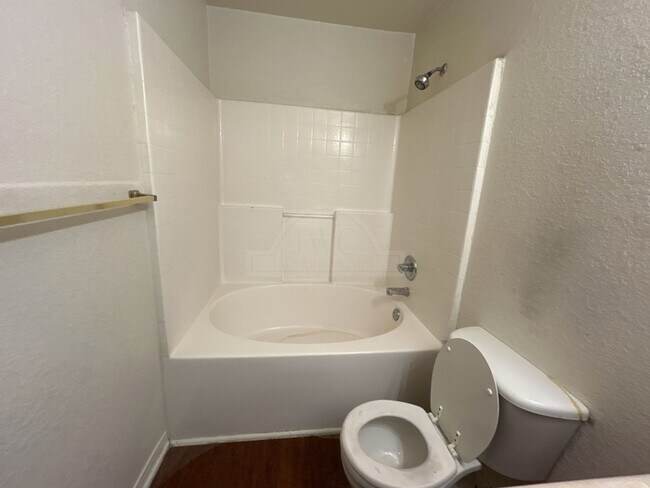 Building Photo - 1407 Dugger Cir