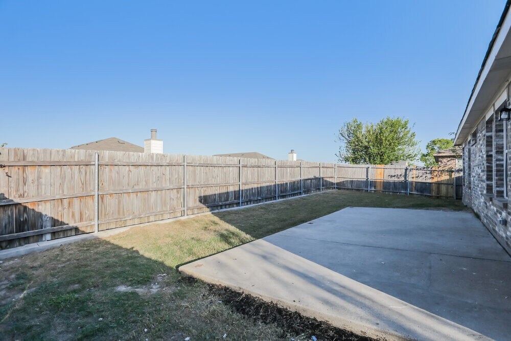 Building Photo - 539 Burleson St