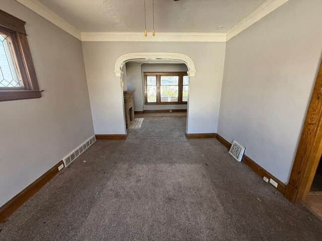 Building Photo - 4 BED 1 BATH SINGLE FAMILY HOME IN CLEVELAND!