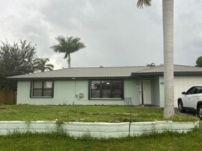 Building Photo - *Coming Soon * 3/2/1 Conveniently Located ...