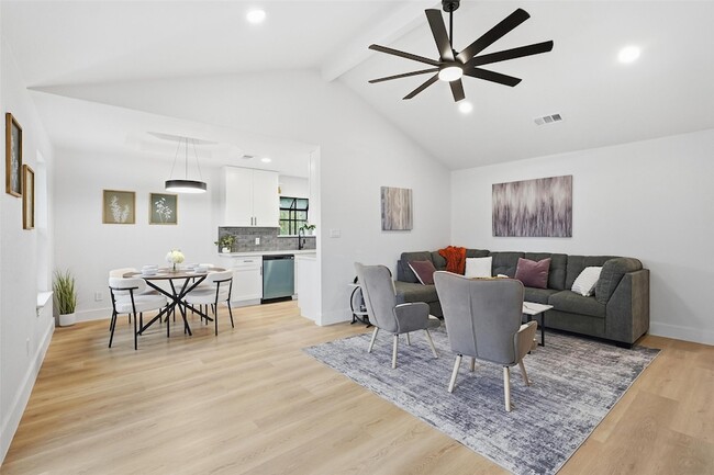 Building Photo - 763 Lakeside Dr