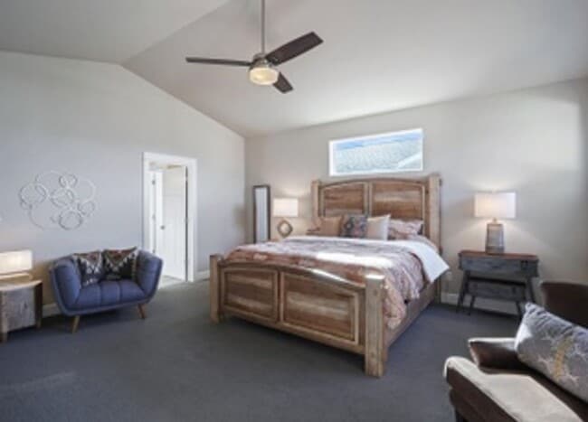 Building Photo - Gorgeous Single Level Home with Mountain V...