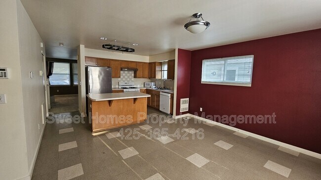 Building Photo - 6513 31st Ave S