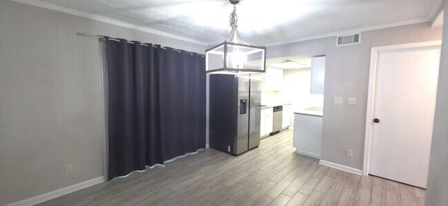 Building Photo - Stunning Move-In Ready Gem in the Heart of Lawrenceville!