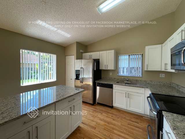 Building Photo - 17532 SW 137th Ct
