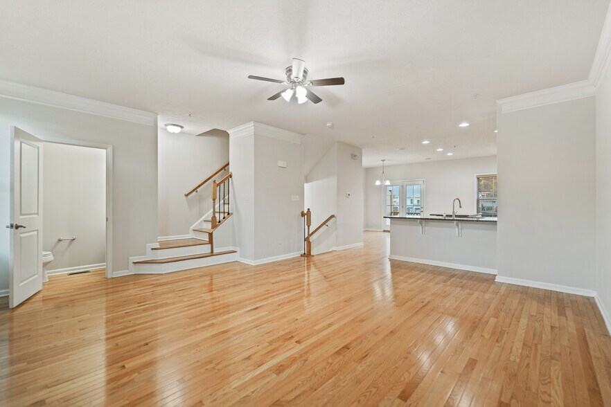 Building Photo - 407 Fairmont Dr