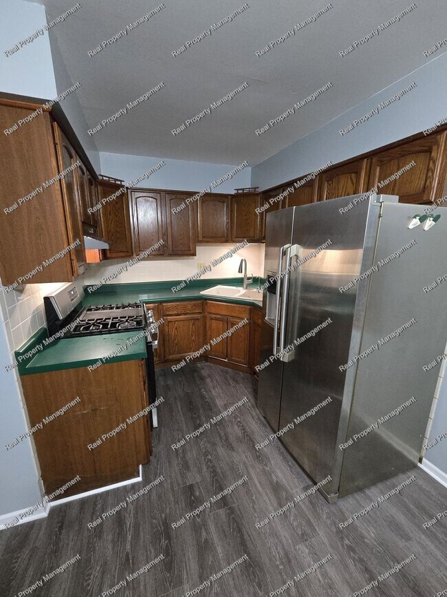 Building Photo - Three Bedroom Ranch