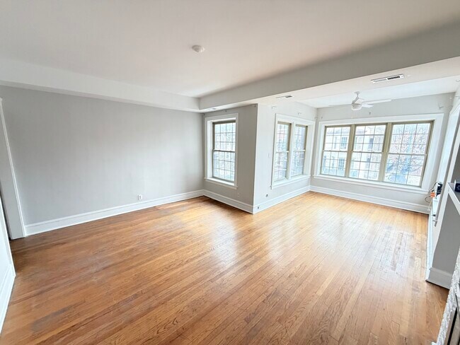 Building Photo - 5674 N Ridge Ave