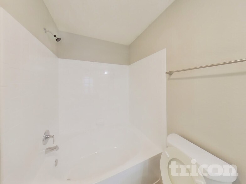 Building Photo - 4518 Connaught W Dr