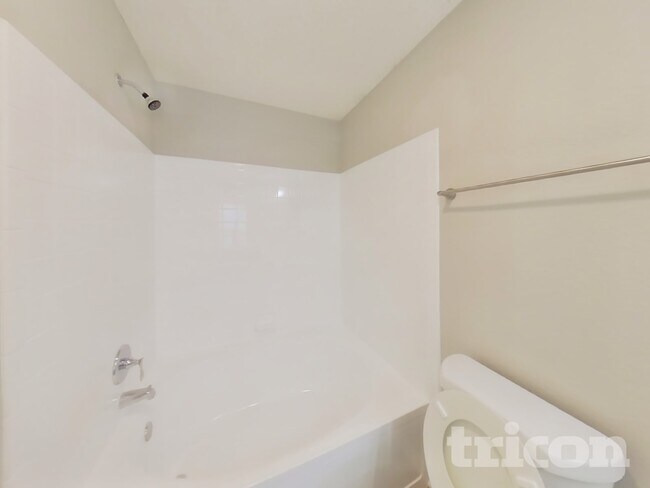 Building Photo - 4518 Connaught W Dr