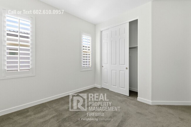 Building Photo - 2342 W Gloria Ln