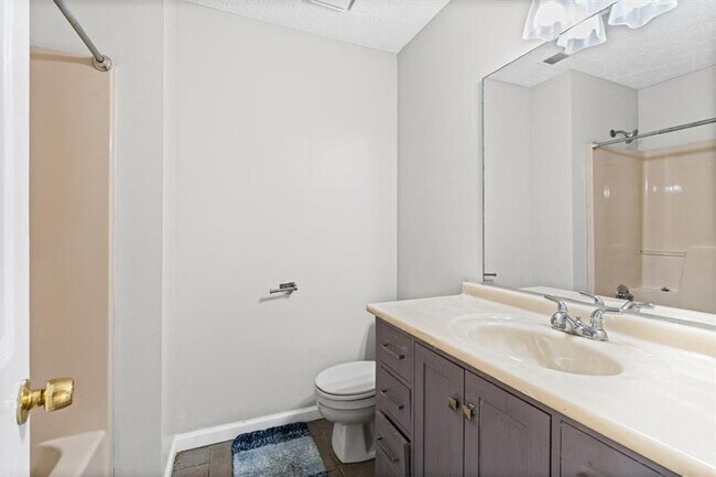 Building Photo - 120 Woodcrest Dr