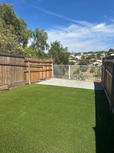 Building Photo - 2339 Van Ness Ave