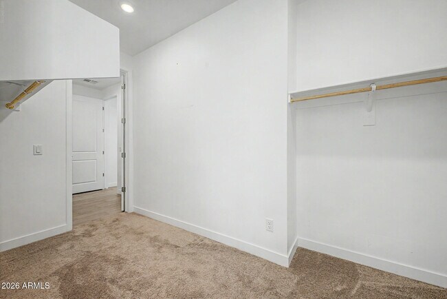 Building Photo - 295 E Mint Ln