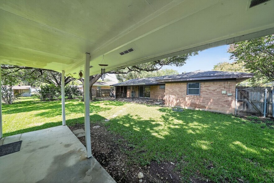 Building Photo - 7029 Willis Ave