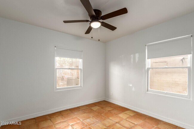 Building Photo - 357 N 6th Ave