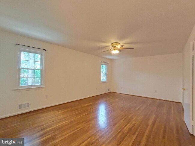 Building Photo - 8835 Tuckerman Ln