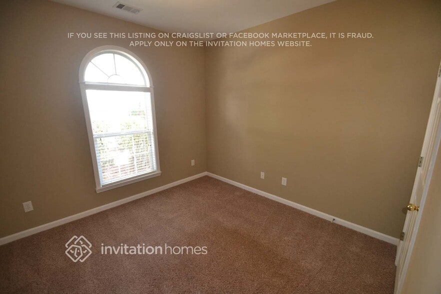 Building Photo - 2482 Lakebrooke Dr