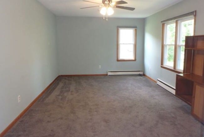 Building Photo - Wonderful 3 Bed 1 Bath House w/ Bonus Room!