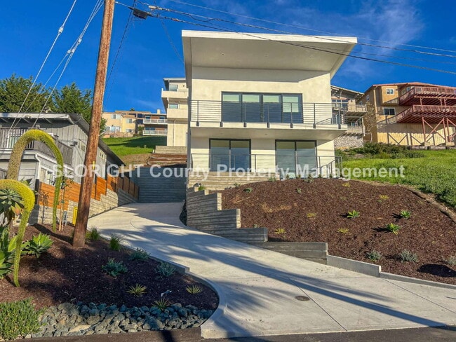 Building Photo - AVAILABLE NOW - Luxury Ocean-View Home in Prime Morro Bay Location - 3 Bed / 3 Bath