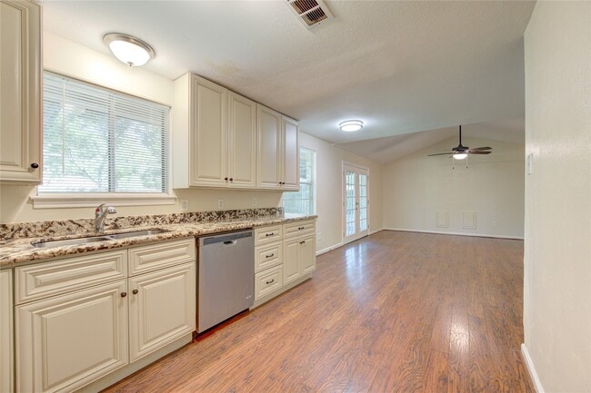 Building Photo - 5730 Southminster Dr