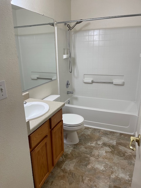 Master bath - 565 Peerless Way