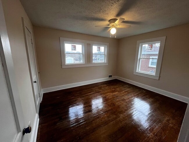 Building Photo - 1408 Grove Dr