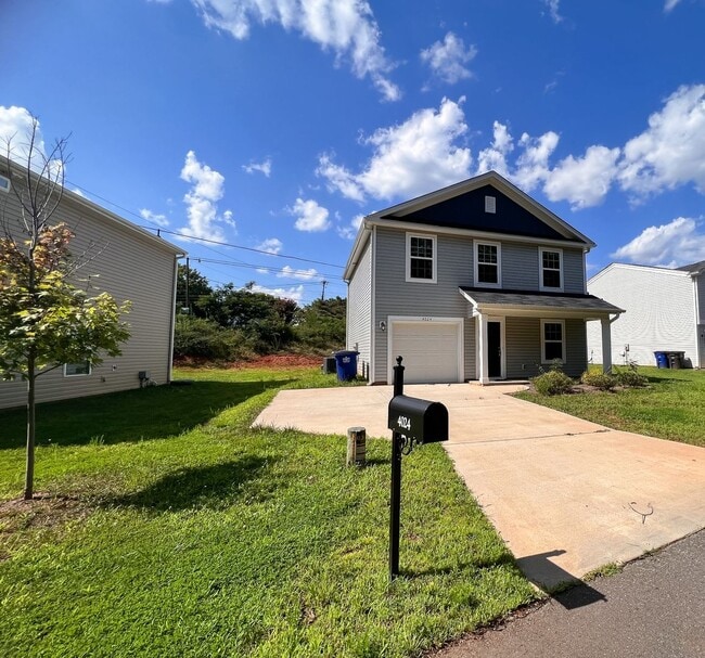 Building Photo - Gorgeous 3 bedroom, 2 1/2 bathroom two-sto...