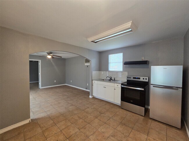 Building Photo - 3231 Angelfish Cove