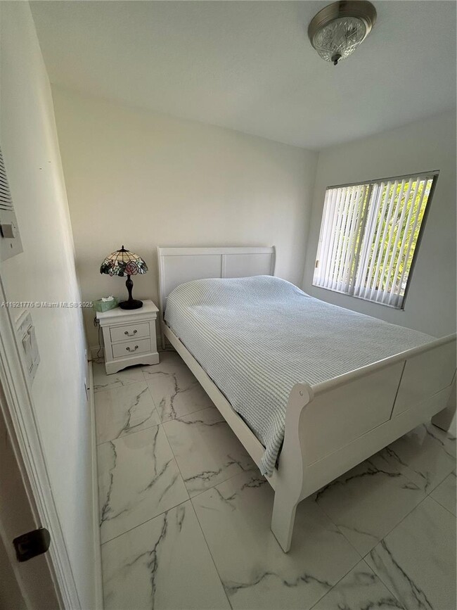 Building Photo - 16620 SW 101st Terrace