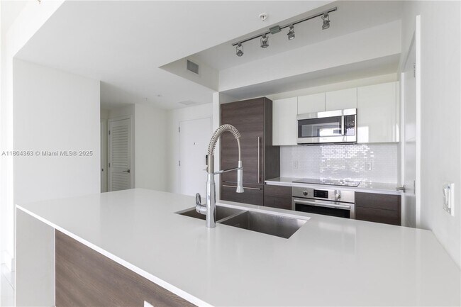 Building Photo - 301 Altara Ave