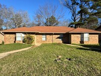 Building Photo - 10770 Kiamichi Dr