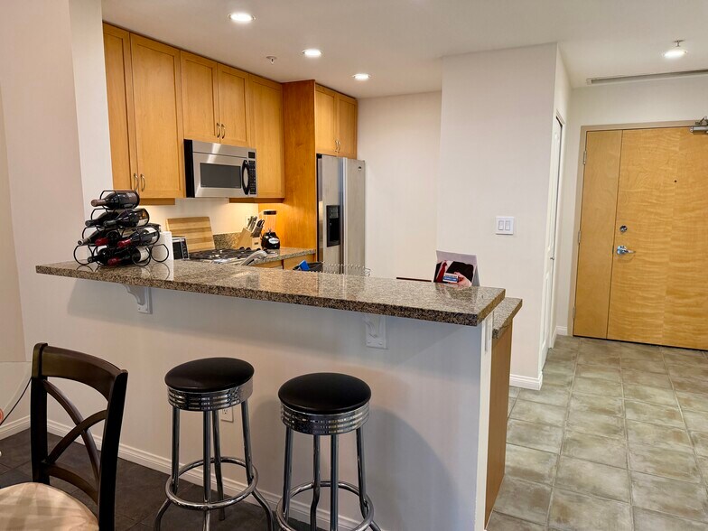 Building Photo - 850 Beech St