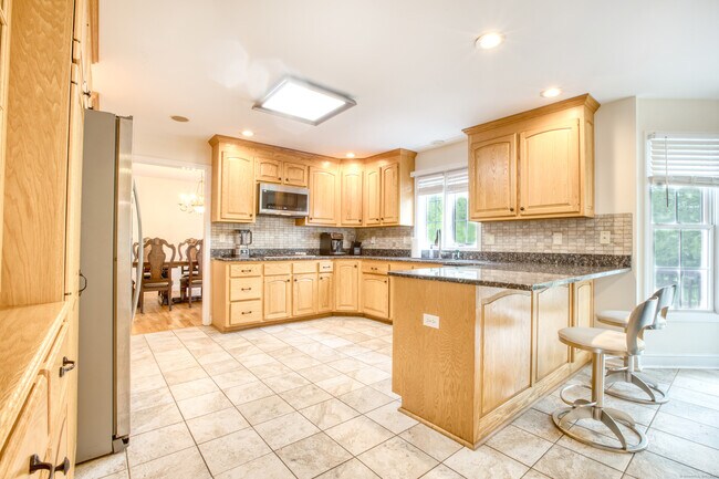 Building Photo - 9 Mayflower Ln