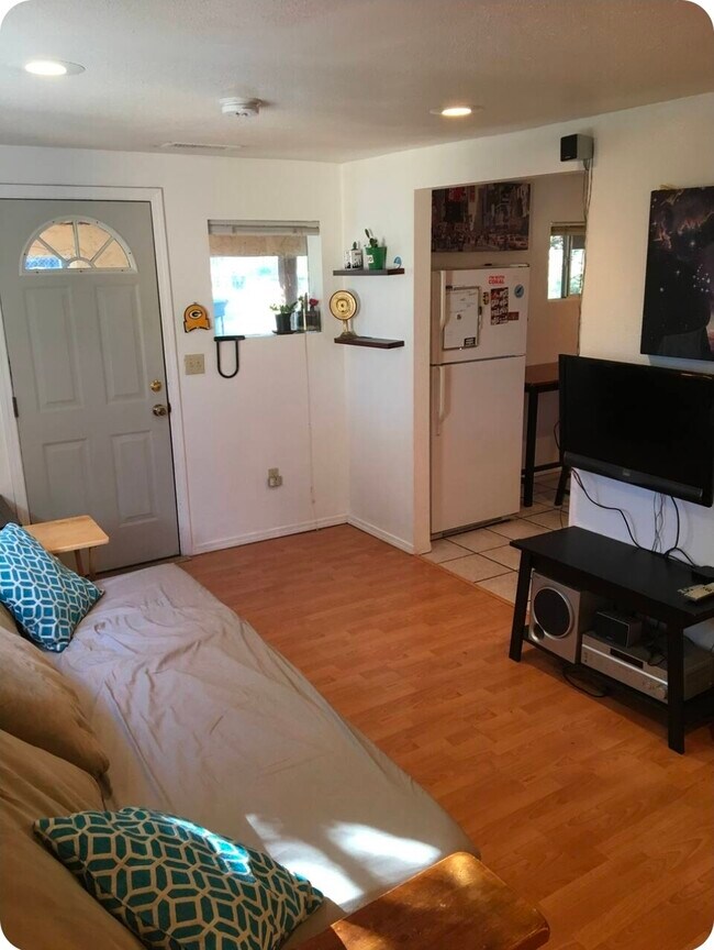 Building Photo - 2-112 S Florence St