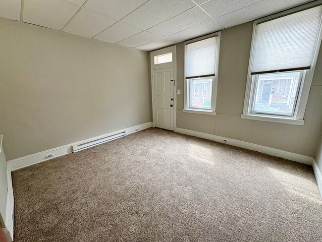 Building Photo - 2 Bedroom 1 Bathroom in York!