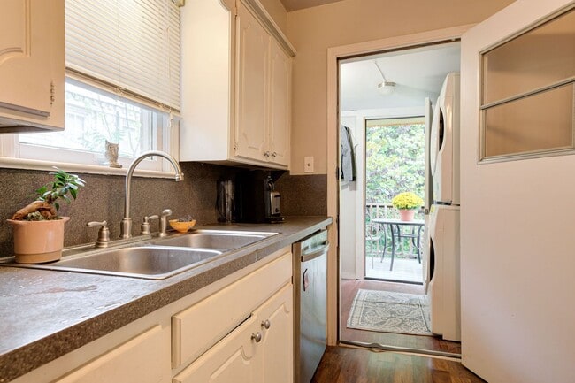 Building Photo - Updated 2 Bed 1 Bath in NW OKC