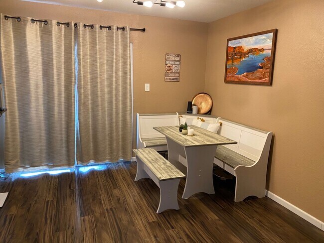 Building Photo - Cute Cozy Renovated Townhome with Basement