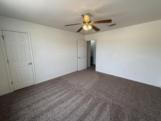 Building Photo - 705 S Amy Ln