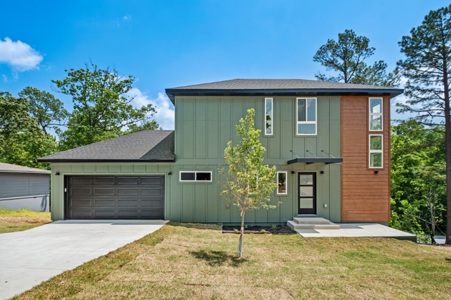 Building Photo - 2 Brightling Ln