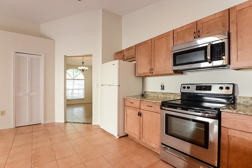 Building Photo - 2341 Tioga Dr